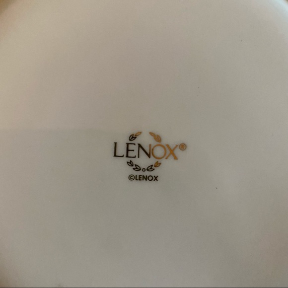 - Lenox dish with handles and gold trim. - Picture 4 of 4